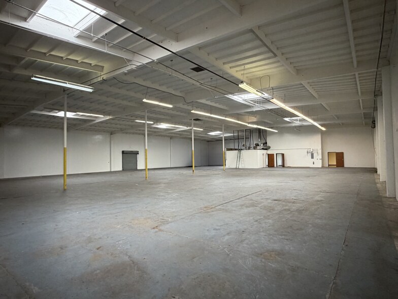 More Photos Of 1000-1020 Commercial Ave, Oxnard Warehouse For Lease