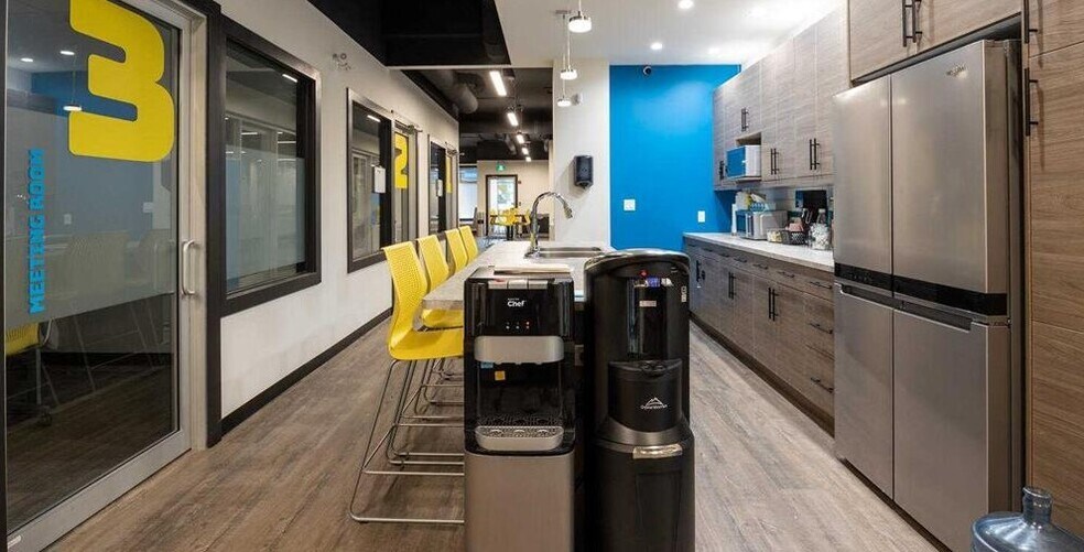 More Photos Of 8026 Franklin Av, Fort McMurray Office For Sale
