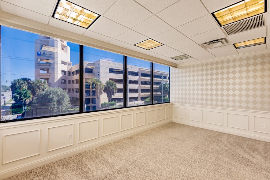 More Photos Of 2080 Ringling Blvd, Sarasota Office For Lease