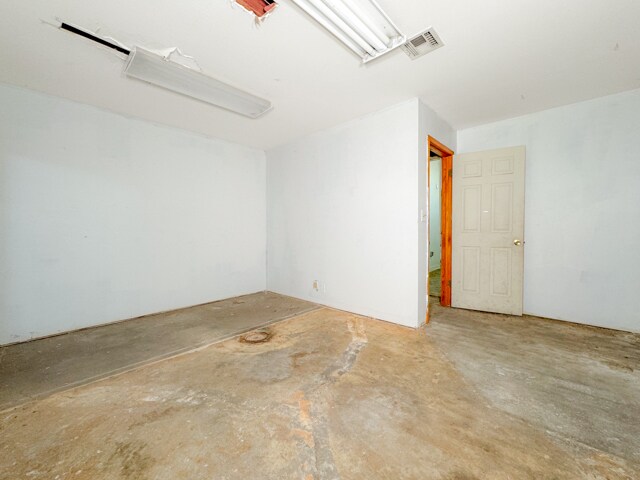 More Photos Of 200 W Grand Ave, Ponca City Warehouse For Sale