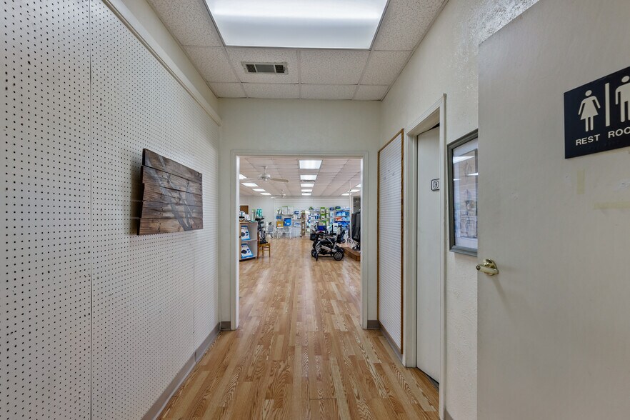 More Photos Of 1118 Interstate Highway 30, Greenville Storefront Retail Office For Lease