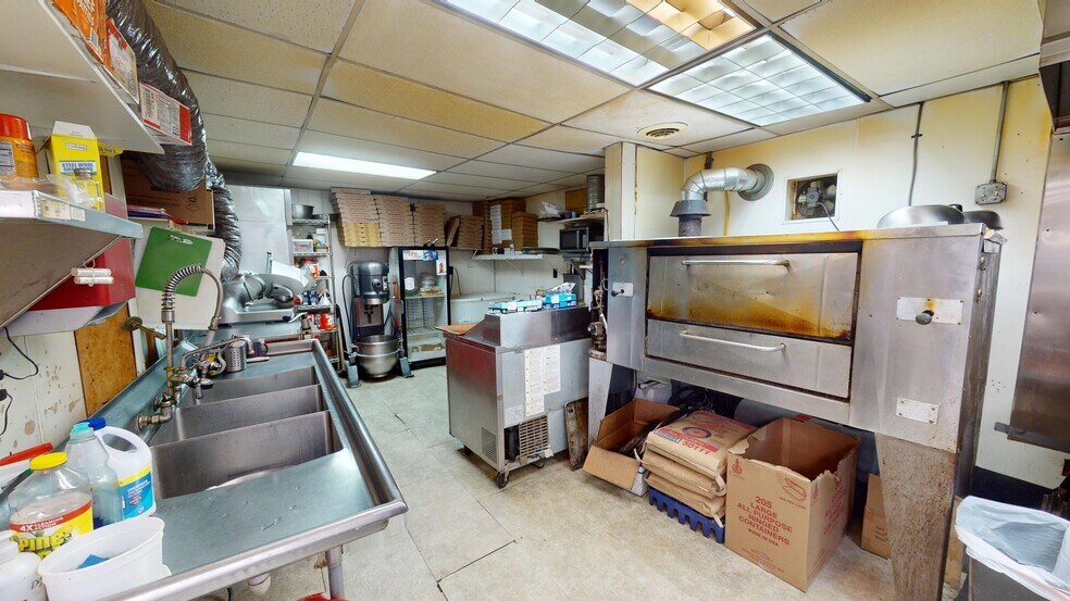 More Photos Of 2900 5th Ave, Altoona Restaurant For Sale