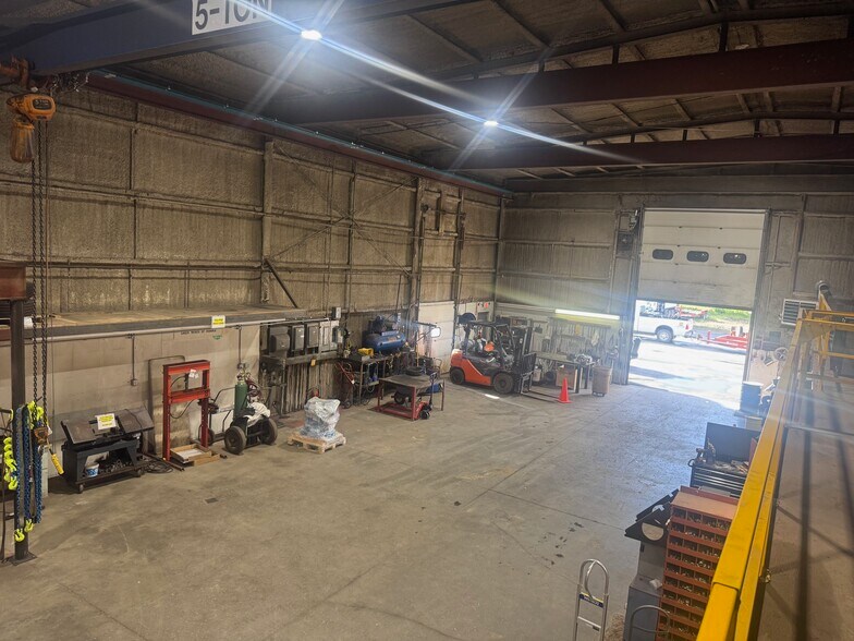 More Photos Of 1800 W 47th Ave, Anchorage Manufacturing For Sale