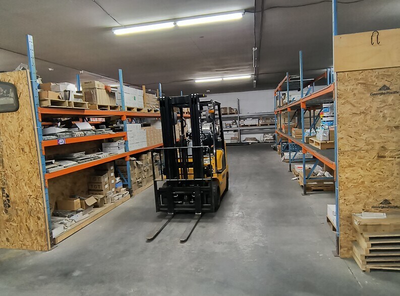 More Photos Of 1386 Lovejoy St, Sloan Warehouse For Lease