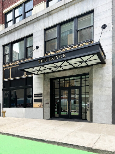 More Photos Of 500 N Dearborn St, Chicago Office For Lease