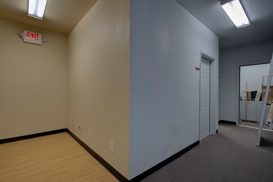 More Photos Of 295 Main St, Weed Office For Sale