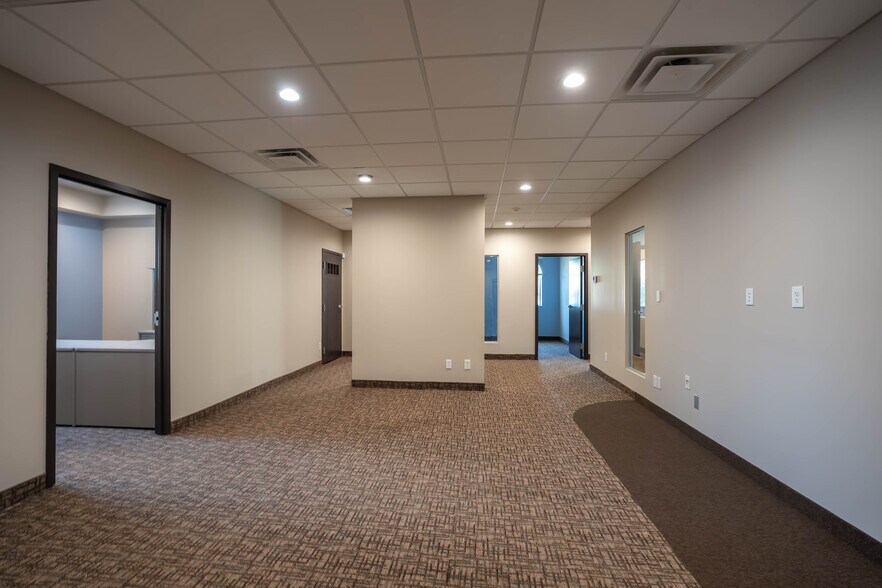 More Photos Of 28715 Greenfield Rd, Southfield Office For Sale