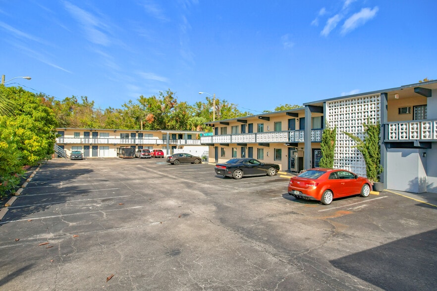 More Photos Of 307 E Vine St, Kissimmee Hotel For Sale