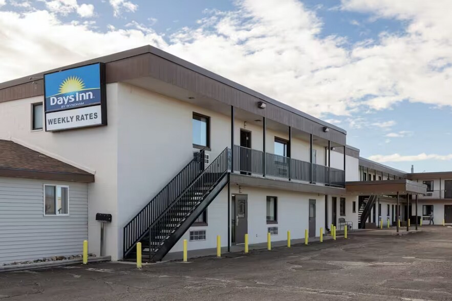 More Photos Of 109 16th St, Wheatland Hotel For Sale
