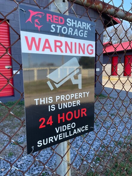 More Photos Of 1716 Royal Dr, Maryville Self Storage For Sale