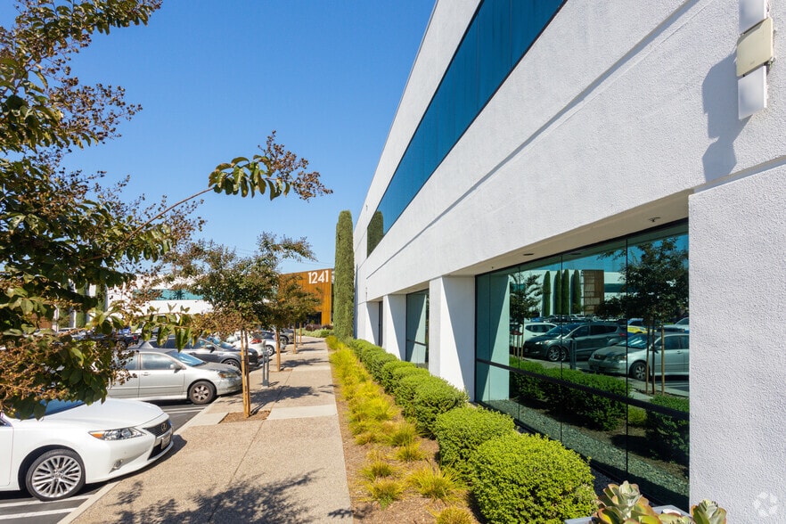 More Photos Of 1221 E Dyer Rd, Santa Ana Unknown For Sale