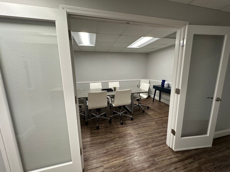 More Photos Of 5721 4th St N, Saint Petersburg Office Residential For Lease