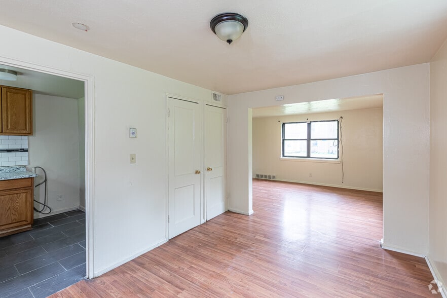 More Photos Of 35 Woodland Dr, Hartford Apartments For Sale