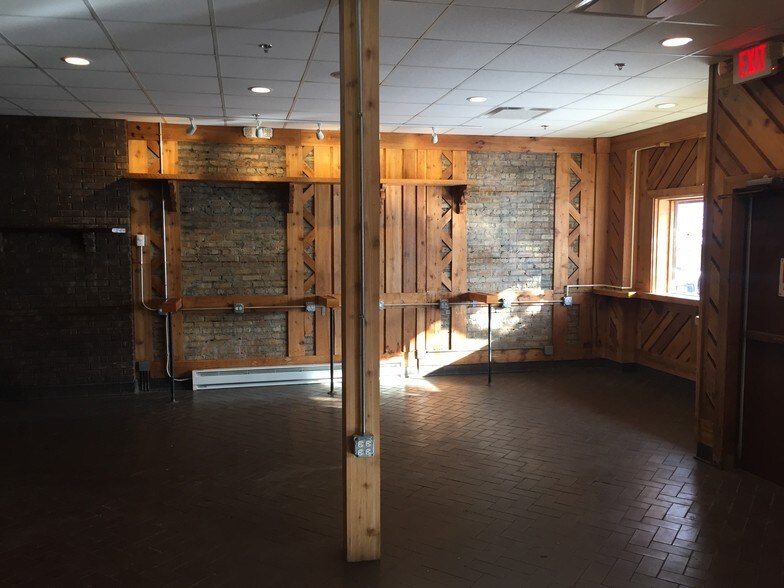 More Photos Of 8-22 W Busse Ave, Mount Prospect Restaurant For Lease