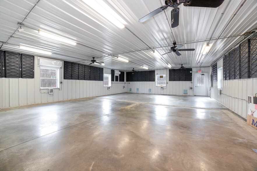 More Photos Of 102 Grove St, Chicopee Veterinarian Kennel For Sale