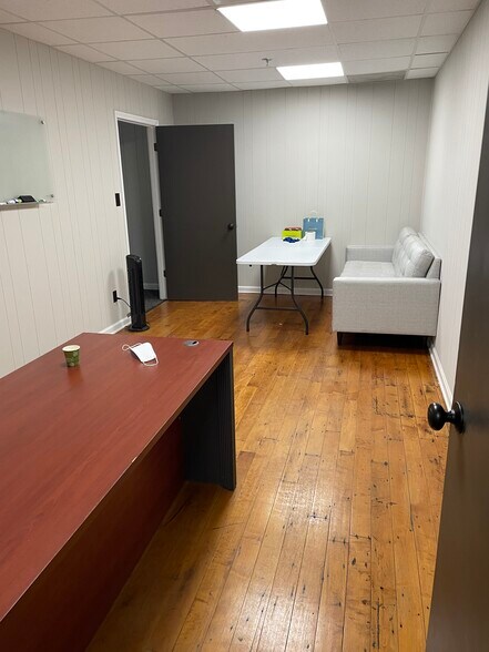 More Photos Of 866 River Rd, Valley Manufacturing For Sale