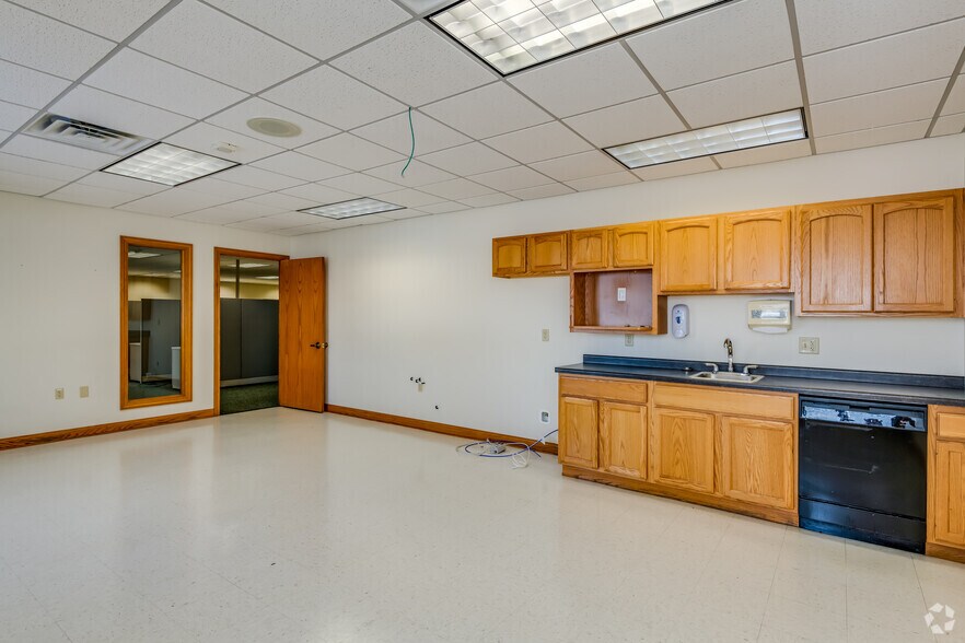 More Photos Of 119 N McCarthy Rd, Appleton Office For Lease
