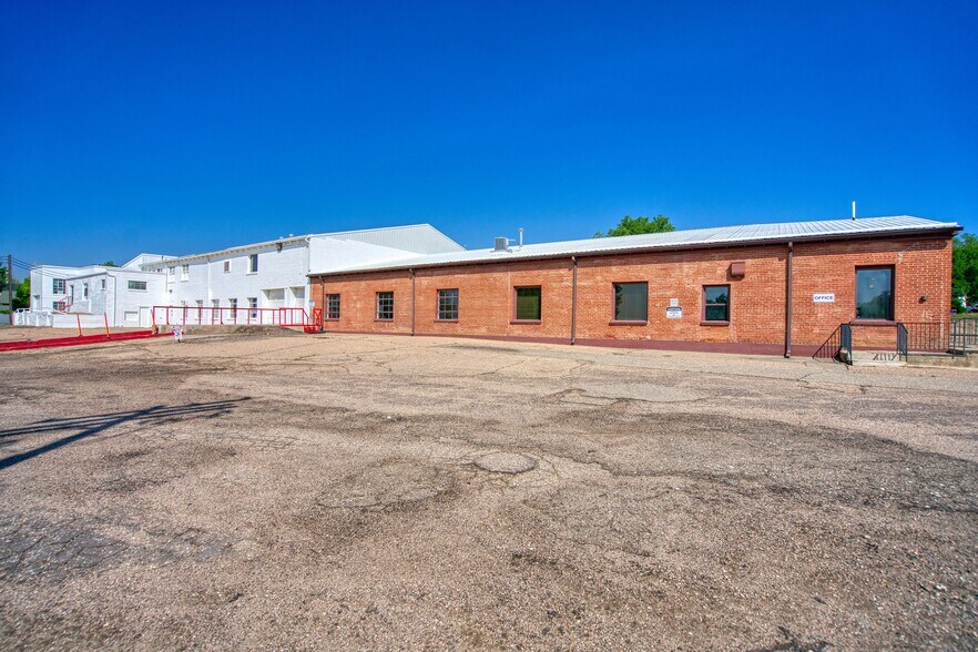 More Photos Of 310 W South 1st St, Johnstown Manufacturing For Lease