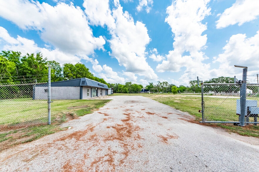 More Photos Of 6756 Masters Rd, Manvel Office For Lease