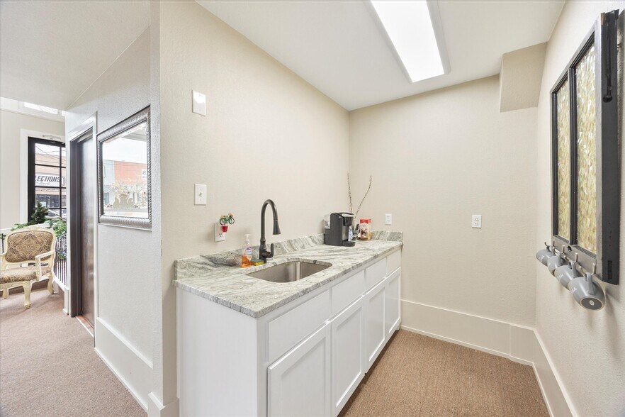 More Photos Of 208 S Bois D Arc St, Forney Storefront Retail Office For Sale