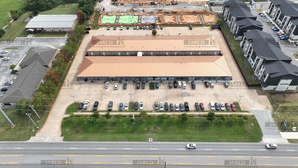 More Photos Of 1400 SW Susana St, Bentonville Unknown For Lease