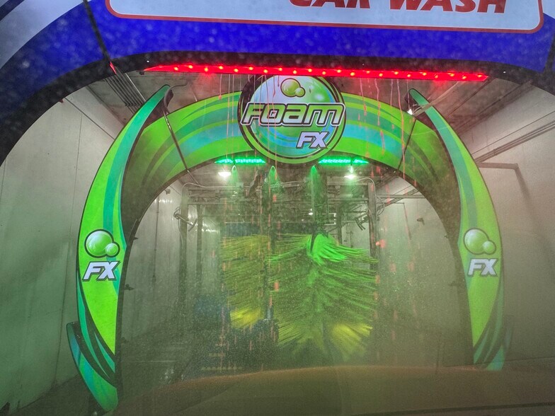 More Photos Of 4 N Barrington Rd, Streamwood Carwash For Sale