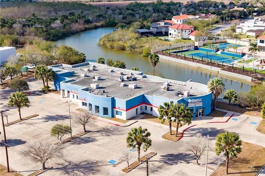 Primary Photo Of 451 E Alton Gloor Blvd, Brownsville Medical For Sale