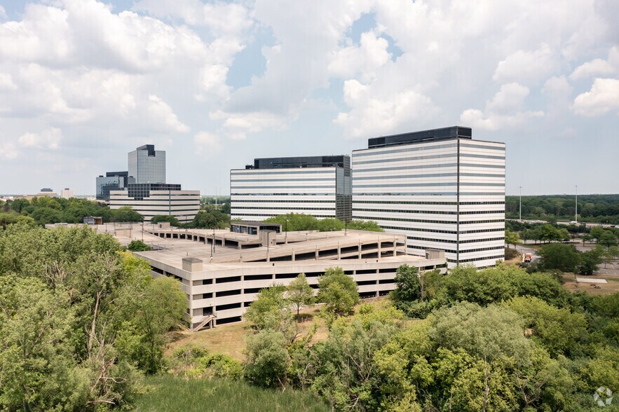 More Photos Of 150 N Martingale Rd, Schaumburg Unknown For Lease