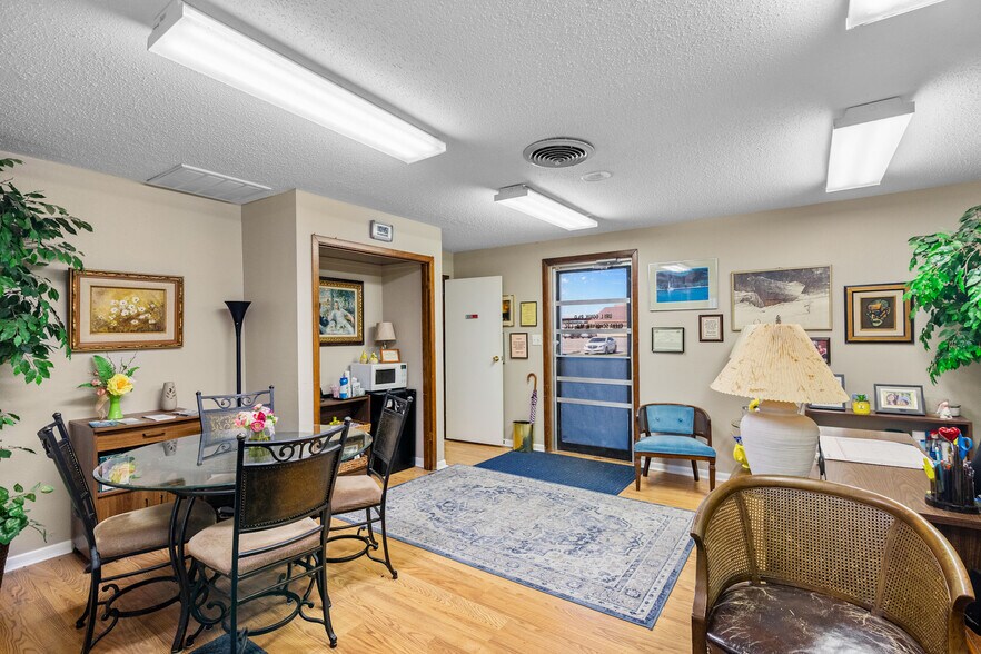More Photos Of 1001 E Airline Rd, Victoria Office For Sale