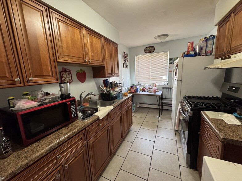 More Photos Of 1150 Surrey Dr, Glen Ellyn Apartments For Sale