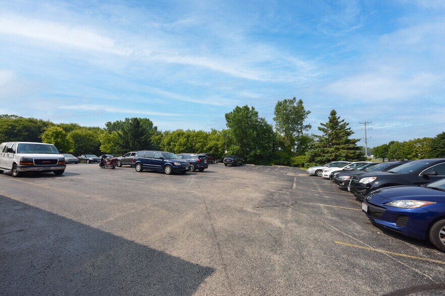 More Photos Of 820 W Sumner St, Hartford Auto Repair For Sale