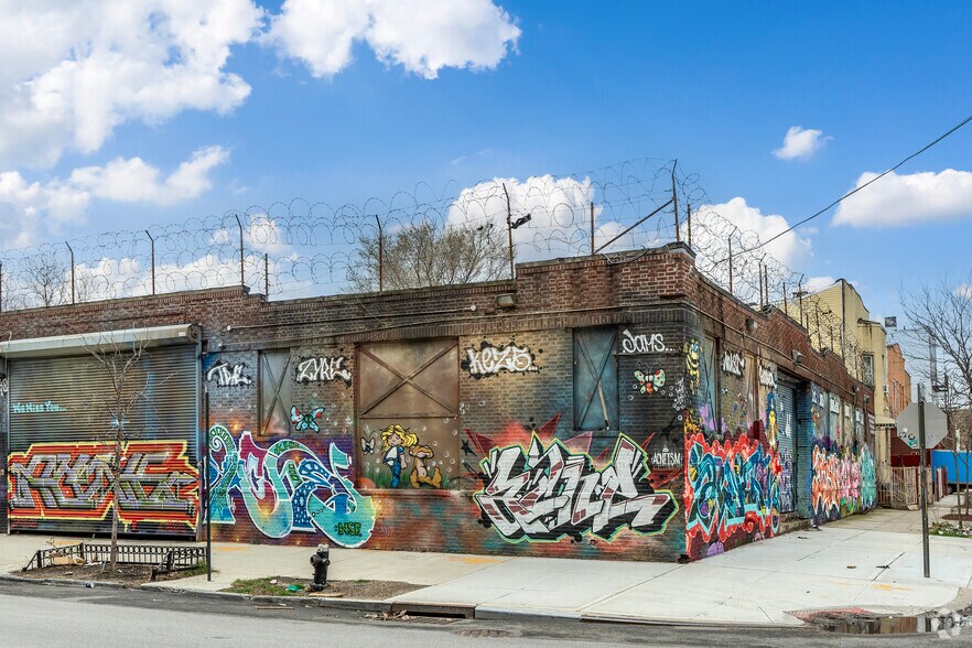 More Photos Of 71 White St, Brooklyn Warehouse For Lease
