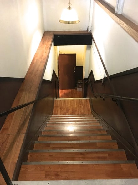 More Photos Of 304-308 N Burdick St, Kalamazoo Bar For Sale