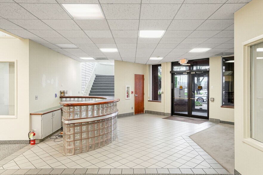 More Photos Of 2965 Ryan Dr SE, Salem Office For Sale