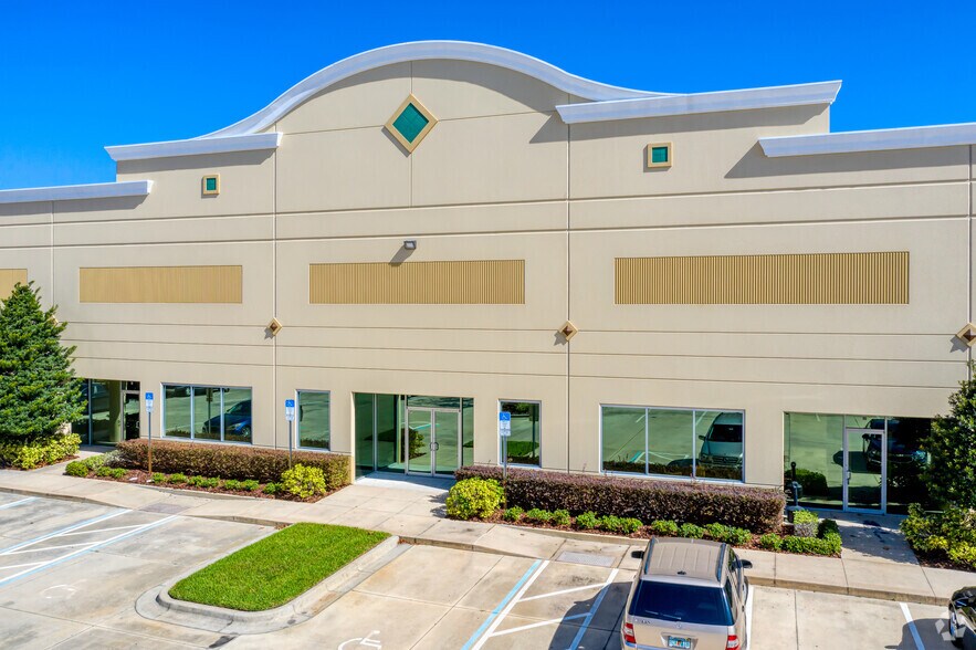 More Photos Of 2315 Lynx Ln, Orlando Warehouse For Lease