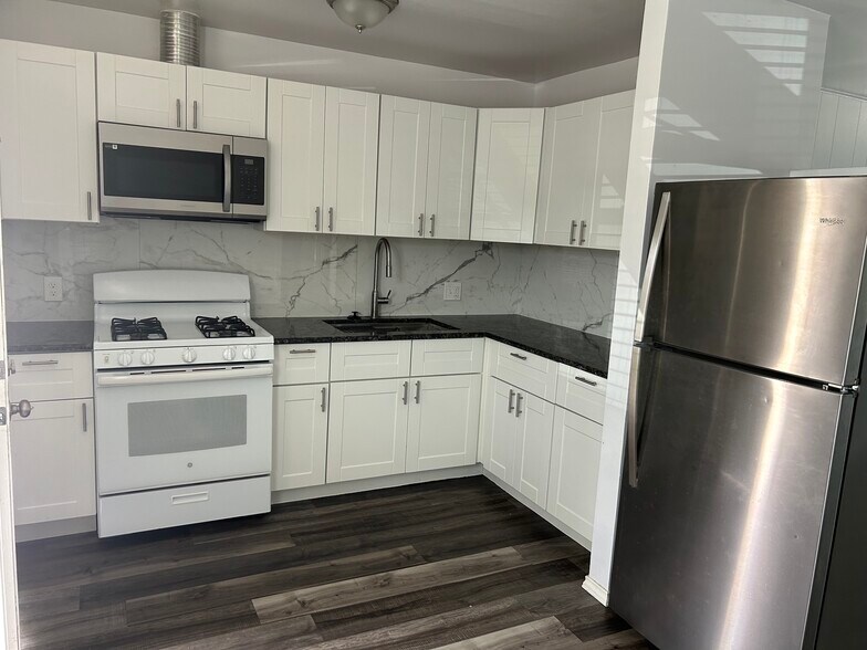 More Photos Of 2266 W Oak St, Denton Apartments For Sale