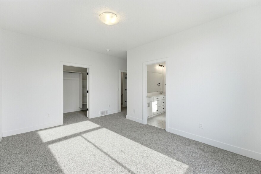 More Photos Of 132-144 E Chambord Ct, Sandy Apartments For Sale