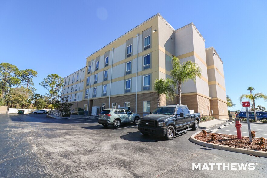 More Photos Of 2900 W International Speedway Blvd, Daytona Beach Hotel For Sale