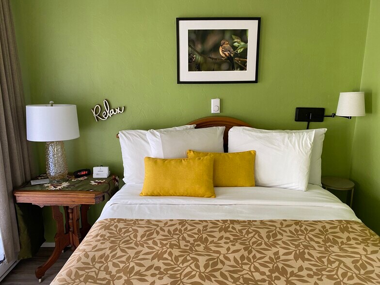 More Photos Of 940 Oregon Ave SE, Bandon Hotel For Sale