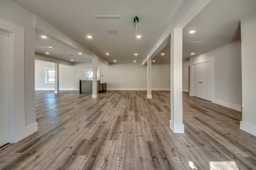 More Photos Of 3015 Tamiami Trl E, Naples Storefront Retail Office For Sale