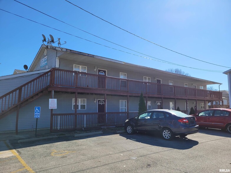 Primary Photo Of 319 E Mill St, Carbondale Apartments For Sale