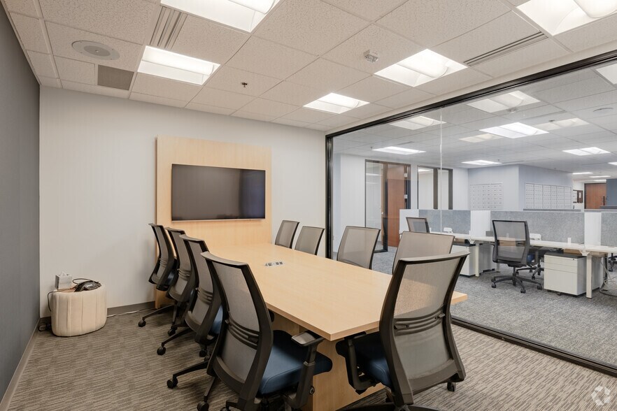 More Photos Of 755 W Big Beaver Rd, Troy Coworking Space