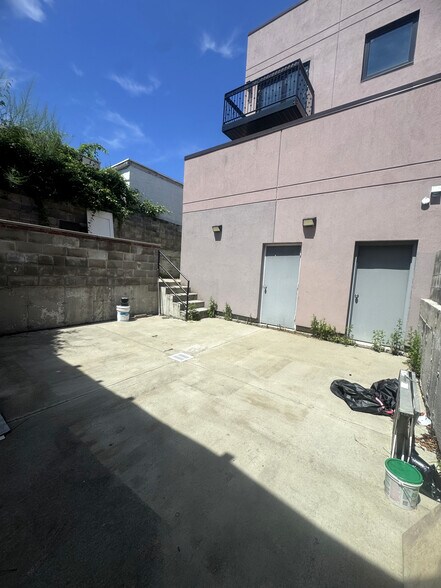 More Photos Of 106-14 Astoria Blvd, Flushing Office Residential For Lease