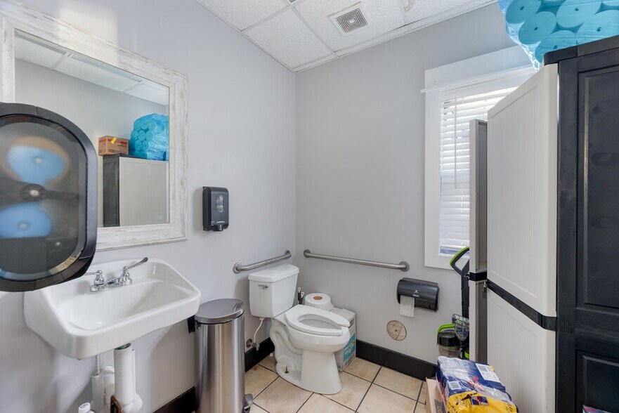 More Photos Of 100 Colingwood Ln, Kill Devil Hills Restaurant For Sale