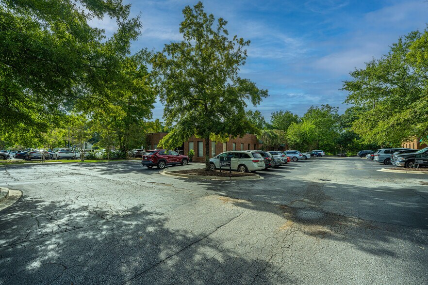 More Photos Of 29 Leinbach Dr, Charleston Office For Lease