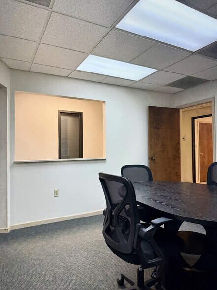 More Photos Of 3902-3904 Franklin Rd, Roanoke Office For Lease