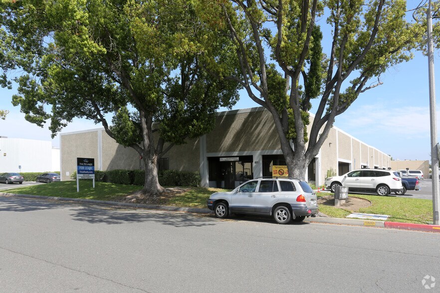 More Photos Of 601-619 N Poplar St, Orange Warehouse For Lease