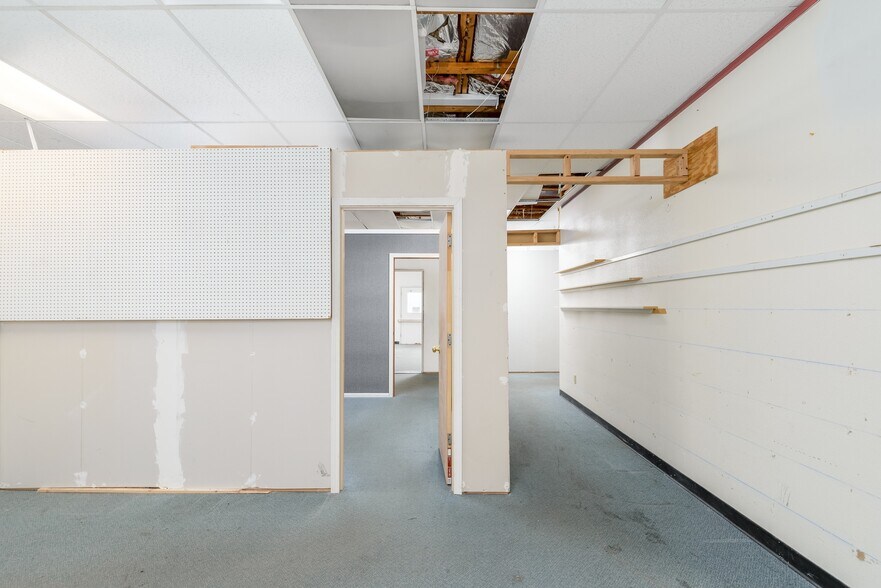 More Photos Of 445 W Washington St, Sequim Freestanding For Lease