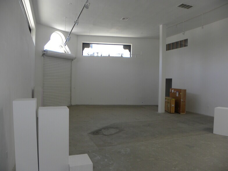 More Photos Of 1101-1119 S La Brea Ave, Los Angeles Freestanding For Lease