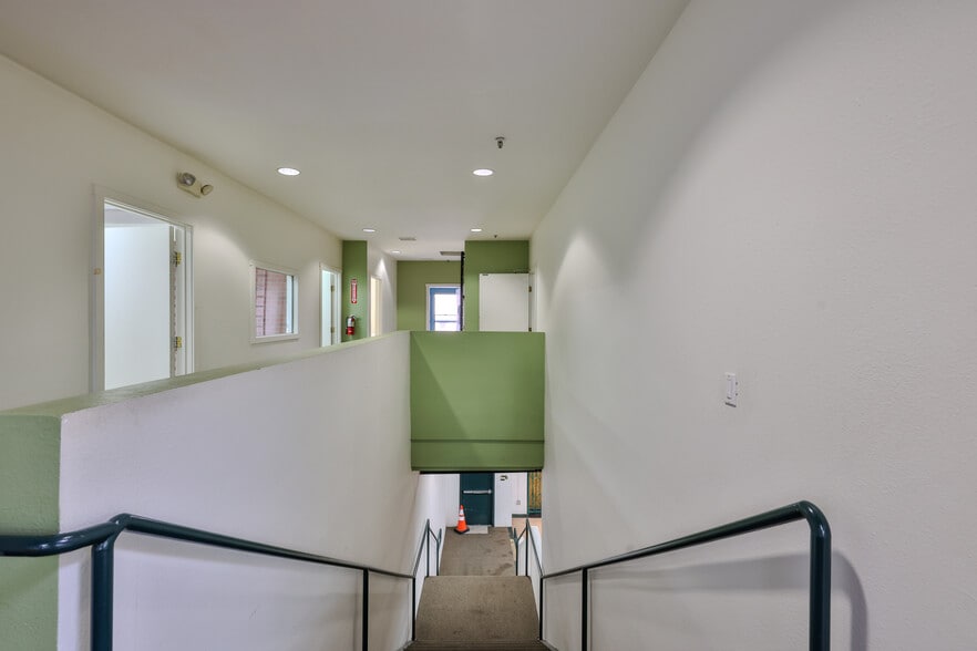 More Photos Of 400 E 4th St, Santa Ana General Retail For Lease